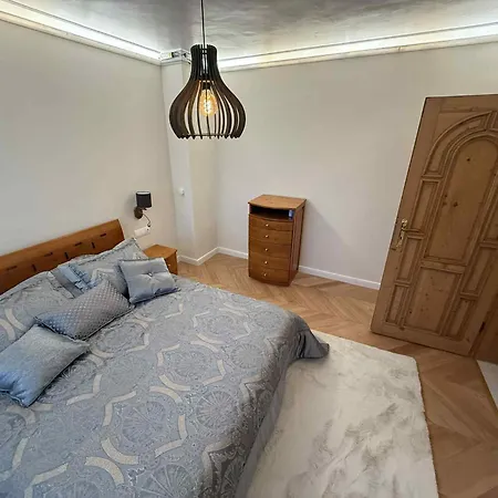 Victoria- две спални делукс до морската градина и центъра