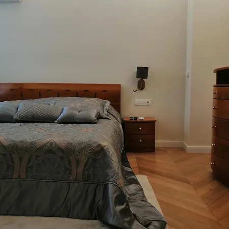 Victoria- две спални делукс до морската градина и центъра * Burgas