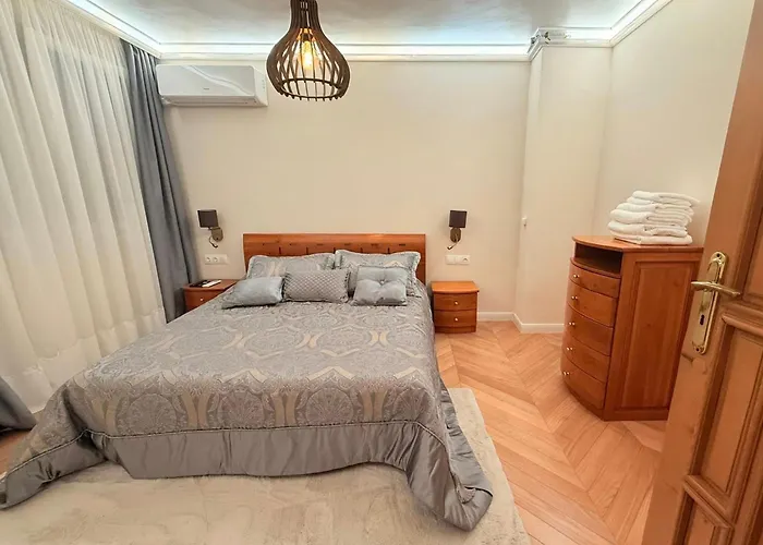 Victoria- две спални делукс до морската градина и центъра *