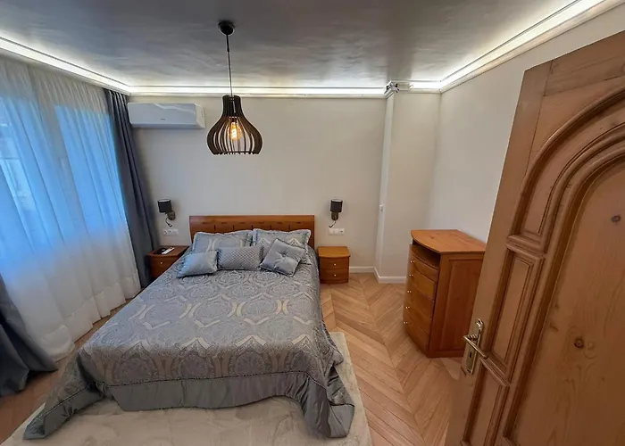 Апартаменты Victoria- две спални делукс до морската градина и центъра