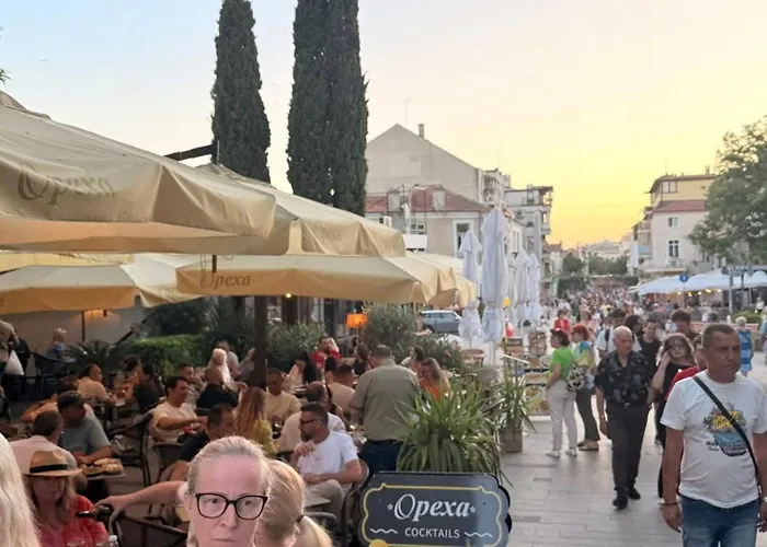 Victoria- две спални делукс до морската градина и центъра Апартаменты Бургас