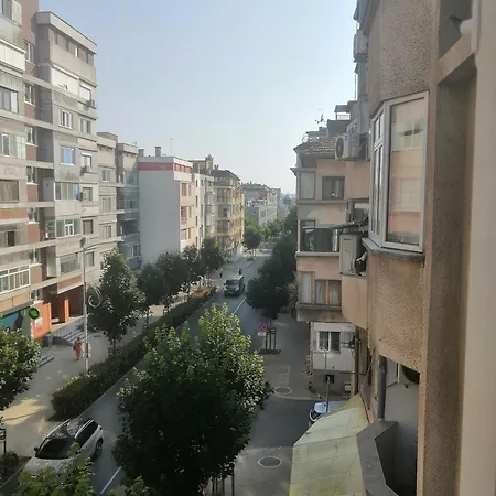 Apartament Victoria- две спални делукс до морската градина и центъра