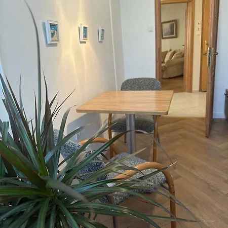 Apartment Victoria- две спални делукс до морската градина и центъра