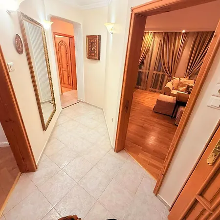 Apartment Victoria- две спални делукс до морската градина и центъра