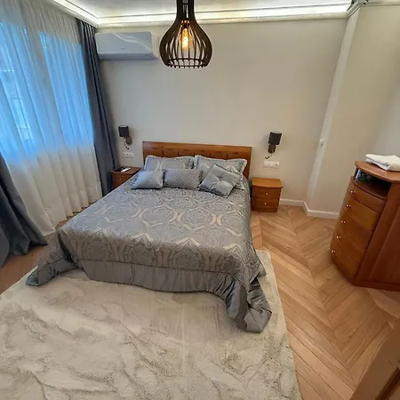 Apartment Victoria- две спални делукс до морската градина и центъра *