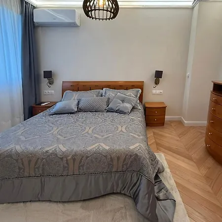 Apartment Victoria- две спални делукс до морската градина и центъра *