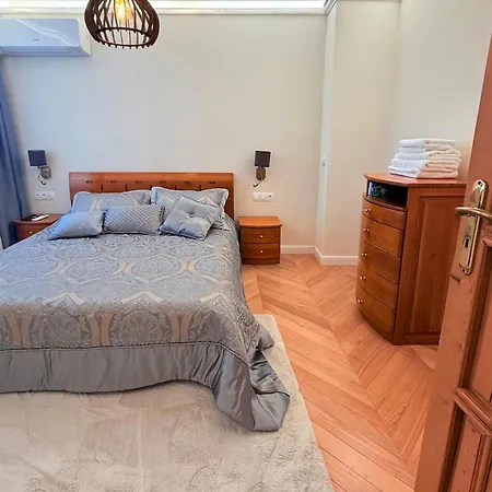 Victoria- две спални делукс до морската градина и центъра