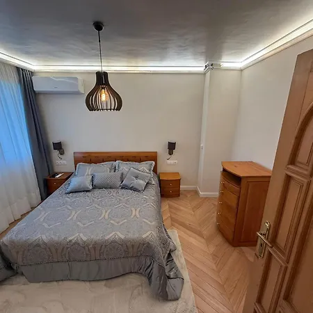 Apartment Victoria- две спални делукс до морската градина и центъра