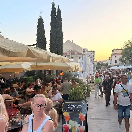 Victoria- две спални делукс до морската градина и центъра Apartment Burgas