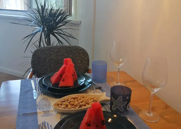 Apartment Victoria- две спални делукс до морската градина и центъра *