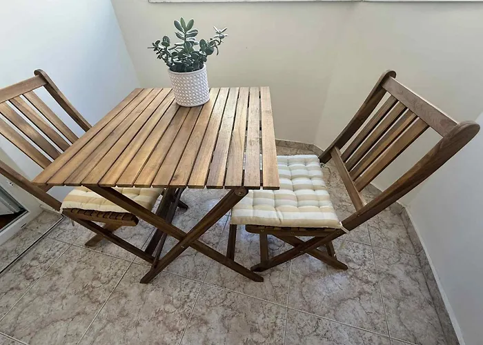 Apartment Victoria- две спални делукс до морската градина и центъра