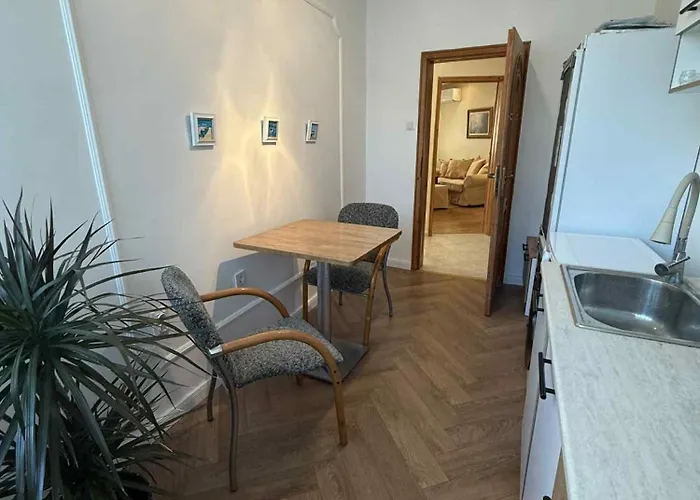 Victoria- две спални делукс до морската градина и центъра Apartment