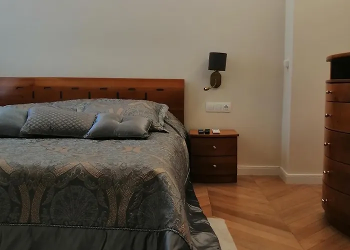 Victoria- две спални делукс до морската градина и центъра * Burgas City