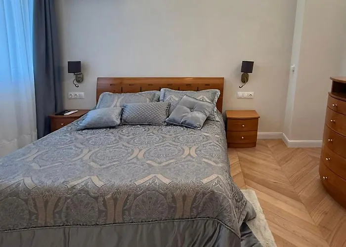 Apartment Victoria- две спални делукс до морската градина и центъра *