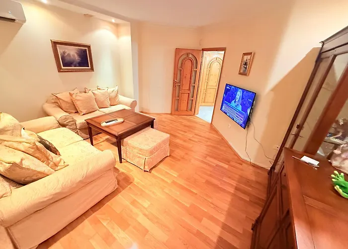 Apartment Victoria- две спални делукс до морската градина и центъра *